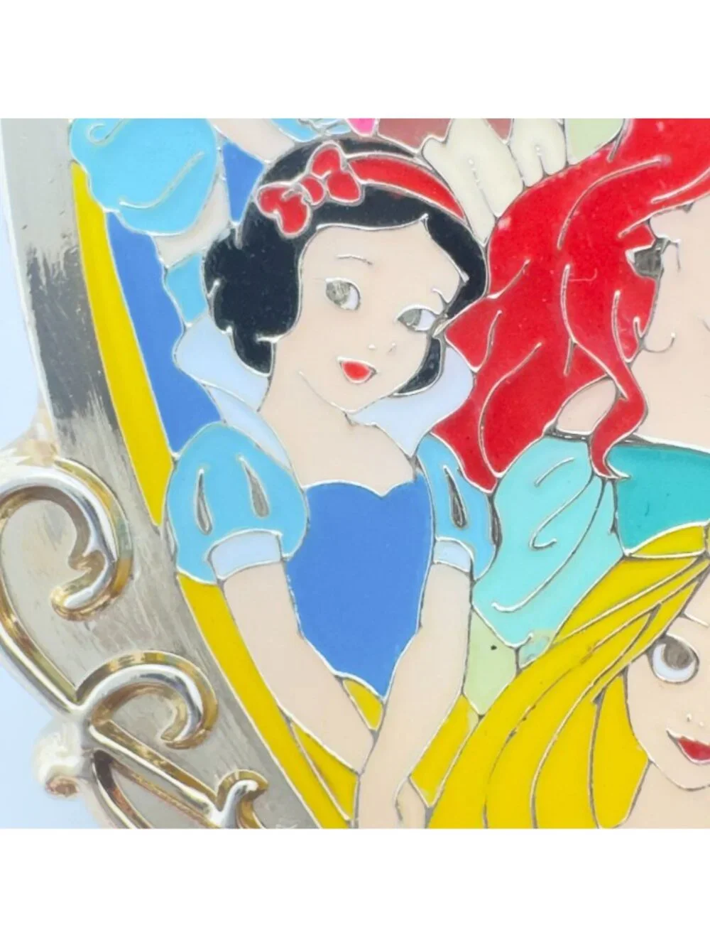 Disney Princess Storybook Crest Pin 2013 8 Princesses Belle Snow White Ariel